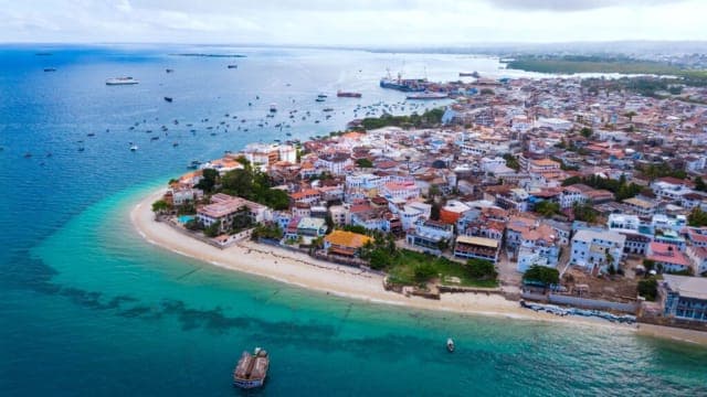 12-Day Ultimate Serengeti River Crossing & Zanzibar Getaway