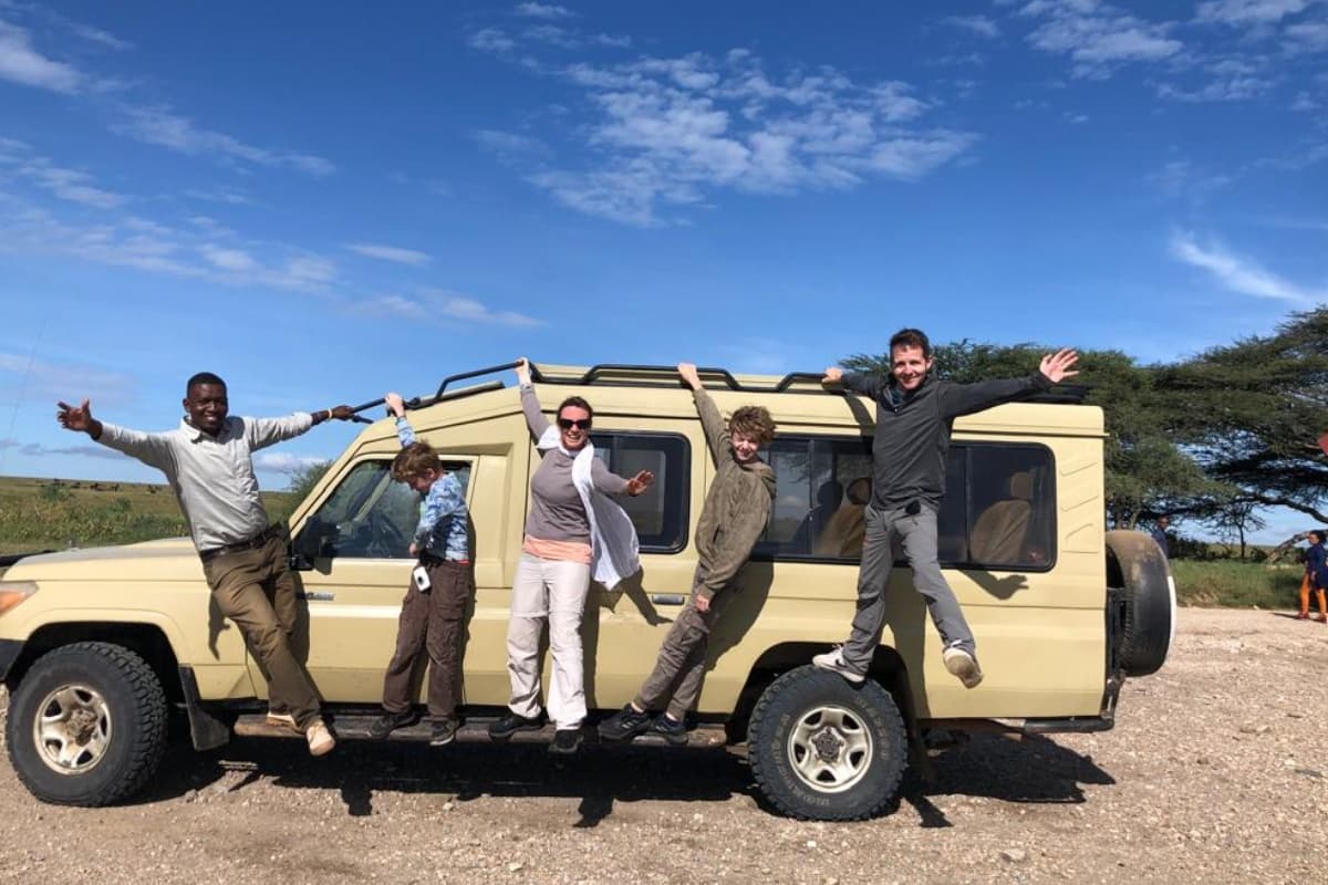 Giraffe Expeditions (T) Ltd