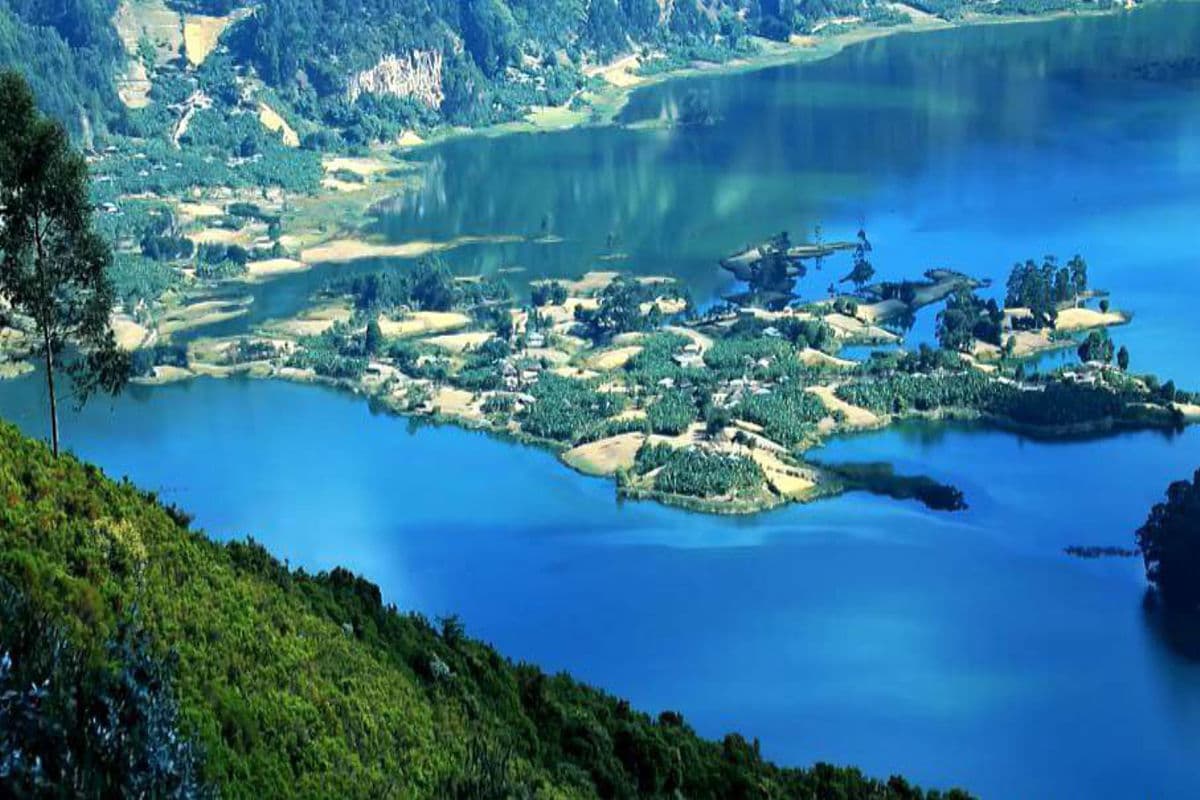 1-Day Day Wenchi Crater Lake Trip